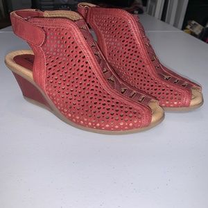 earth wedge heels